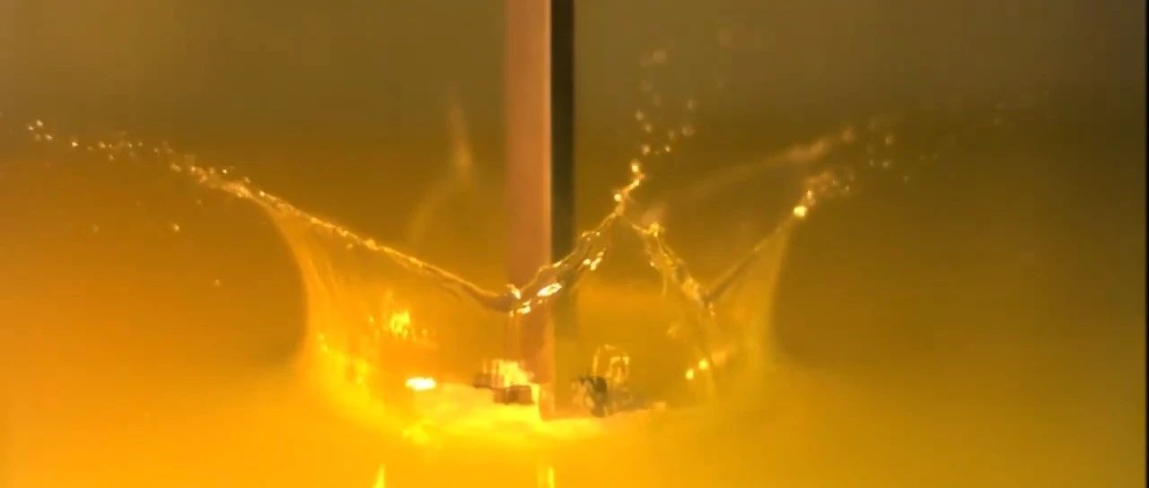 楔形圆盘入水时的水花飞溅过程演化-析模界