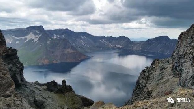 后台阶带传热的湍流流动-析模界