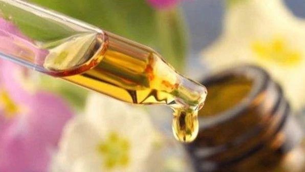 旋转筒中两种不混溶液体的界面-析模界